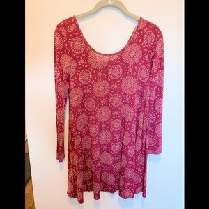 fuchsia & white patterned long sleeve swing dress!